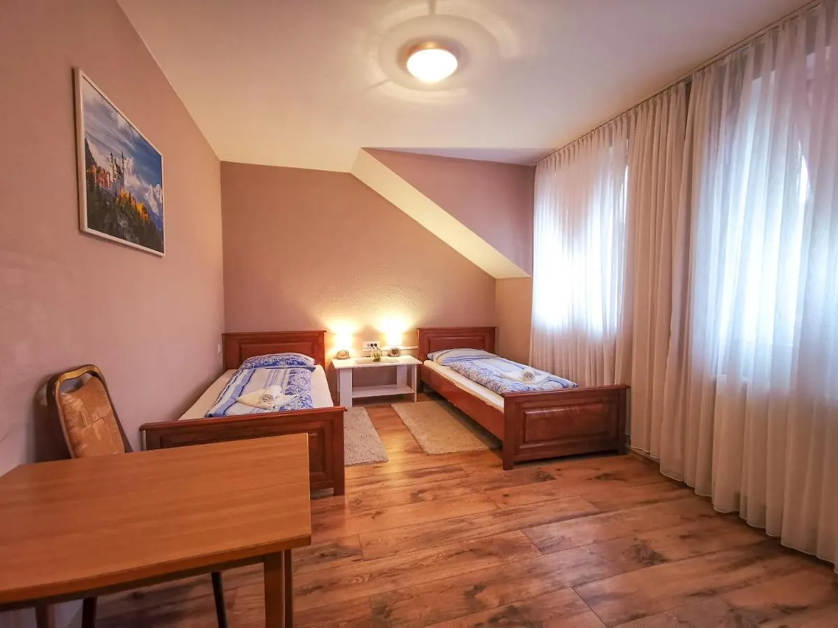 *** فندق مبيت وإفطار Gračac Villa Dijana كرواتيا