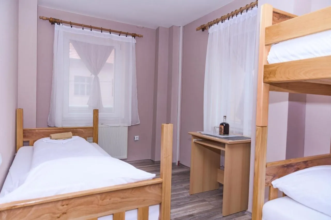 Gračac Villa Dijana 3*,  كرواتيا